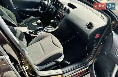 Хэтчбек Peugeot 308 2012 в 