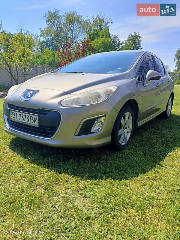 Хэтчбек Peugeot 308 2012 в Полтаве