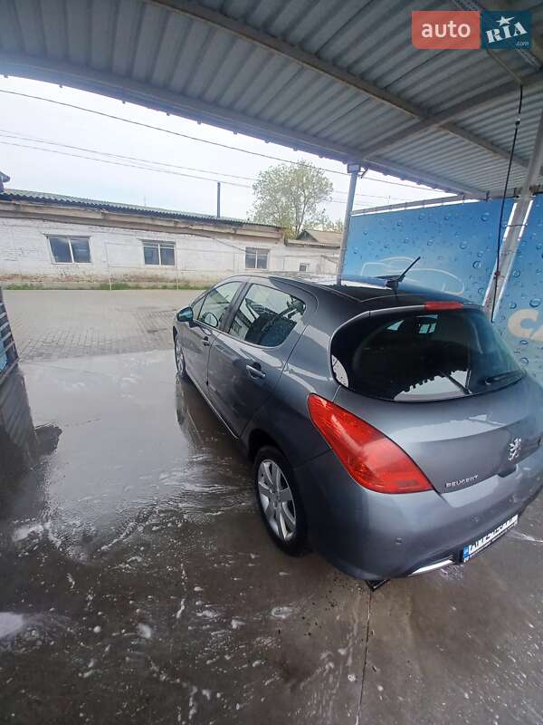 Хэтчбек Peugeot 308 2009 в Малине