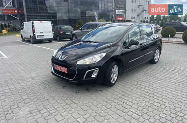 Хэтчбек Peugeot 308 2012 в 