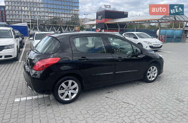 Хэтчбек Peugeot 308 2012 в 