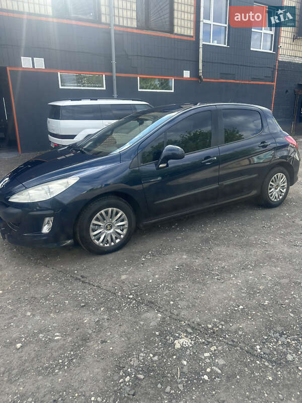 Хэтчбек Peugeot 308 2010 в Киеве