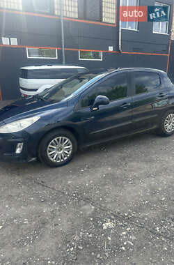 Хэтчбек Peugeot 308 2010 в 