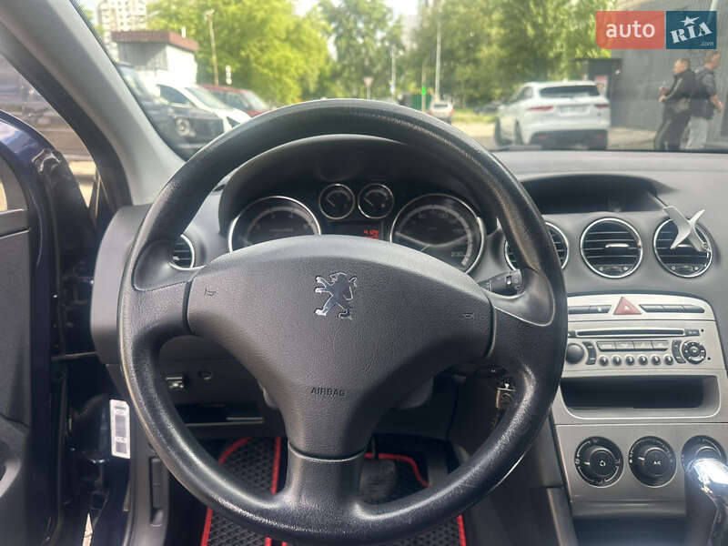 Хэтчбек Peugeot 308 2010 в Киеве