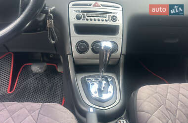 Хэтчбек Peugeot 308 2010 в 