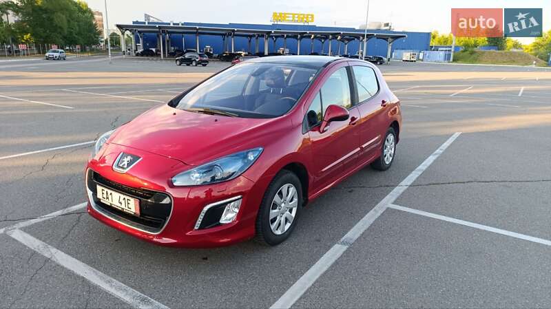 Хэтчбек Peugeot 308 2012 в Киеве