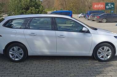 Универсал Peugeot 308 2015 в 