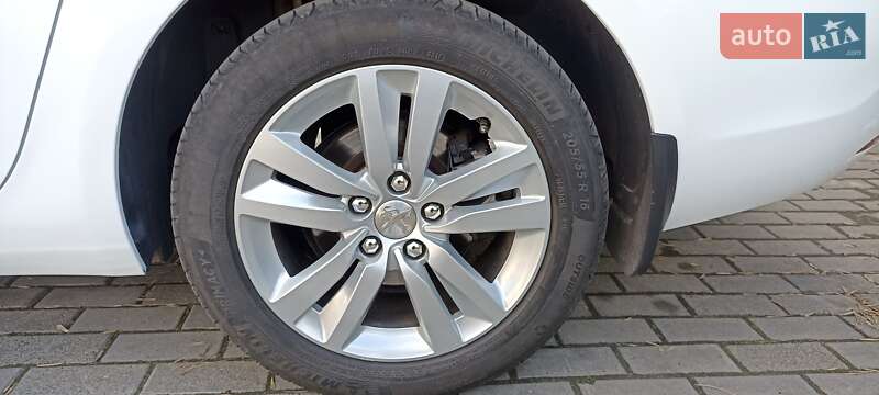 Универсал Peugeot 308 2015 в Каменке