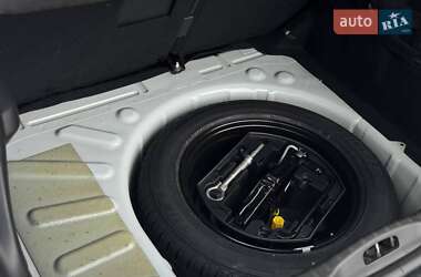 Хэтчбек Peugeot 308 2012 в 