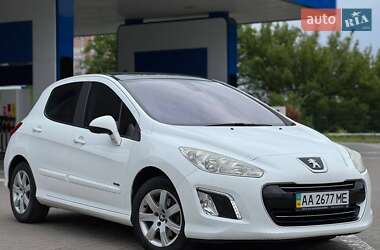 Хэтчбек Peugeot 308 2012 в 