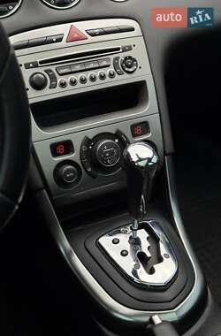 Хэтчбек Peugeot 308 2012 в 