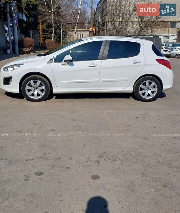 Хэтчбек Peugeot 308 2011 в Днепре