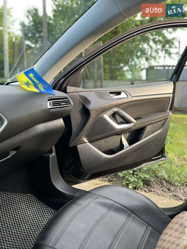 Універсал Peugeot 308 2015 в Чернівцях