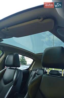 Хэтчбек Peugeot 308 2011 в 