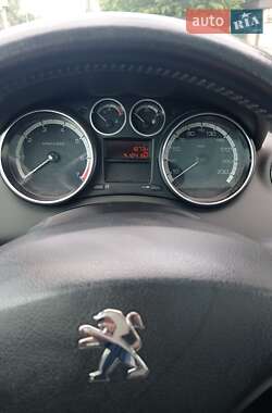 Хэтчбек Peugeot 308 2011 в 