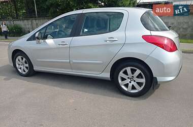 Хэтчбек Peugeot 308 2011 в 