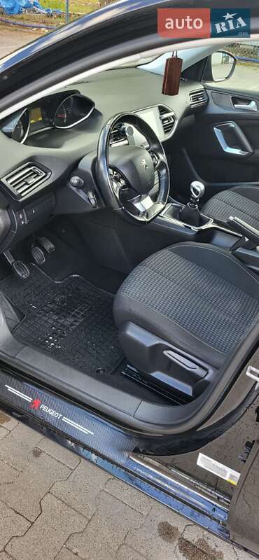 Универсал Peugeot 308 2017 в Дубно