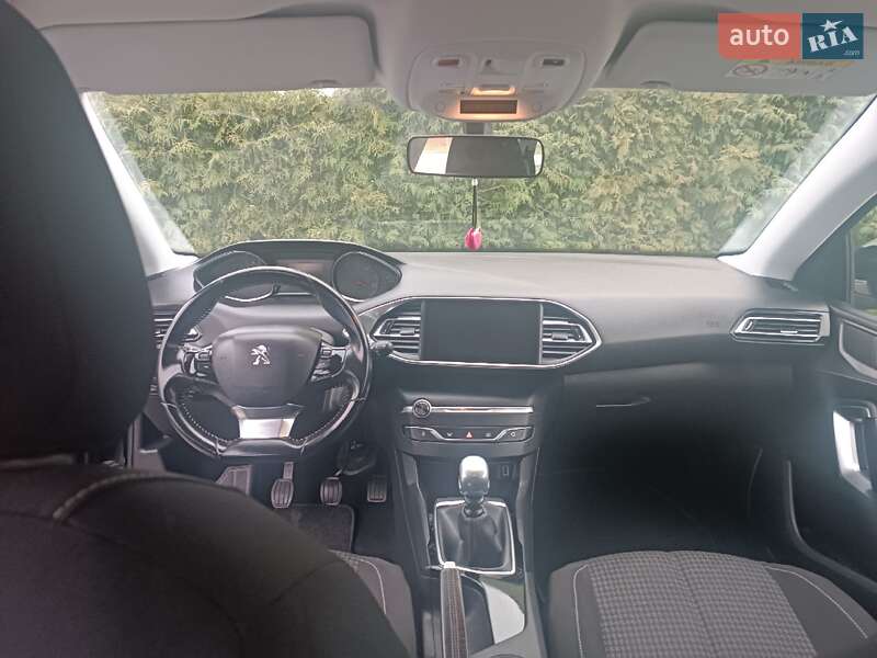 Универсал Peugeot 308 2017 в Дубно