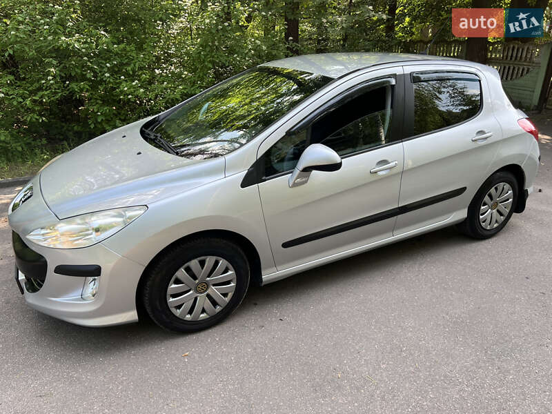 Хэтчбек Peugeot 308 2010 в Житомире