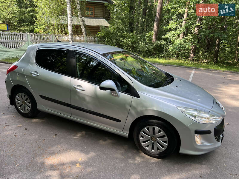 Хэтчбек Peugeot 308 2010 в Житомире