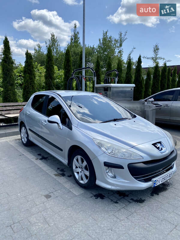 Хэтчбек Peugeot 308 2008 в Надворной