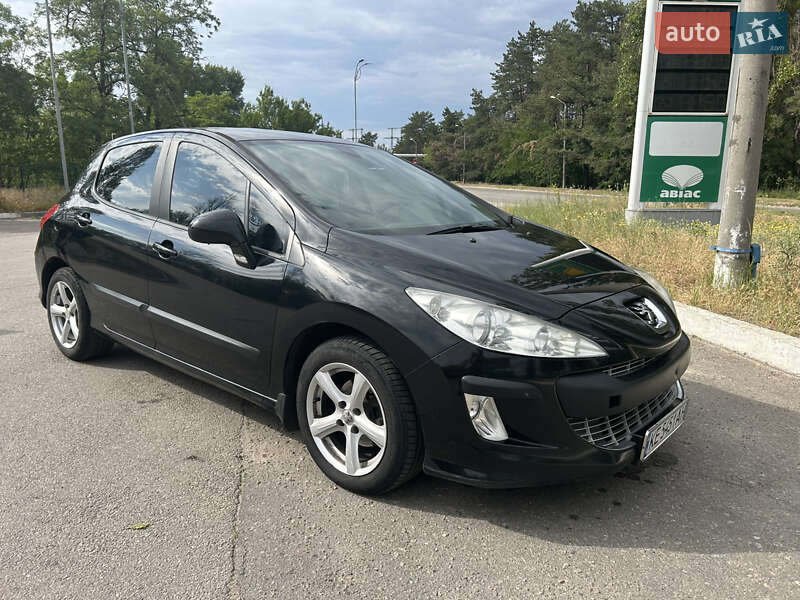 Хетчбек Peugeot 308 2008 в 