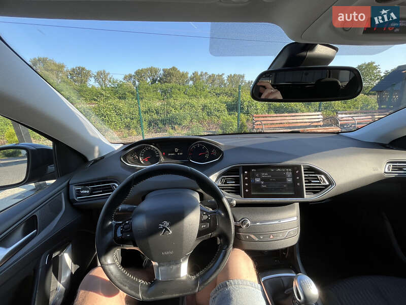 Універсал Peugeot 308 2016 в Виноградові