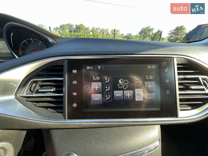 Універсал Peugeot 308 2016 в Виноградові