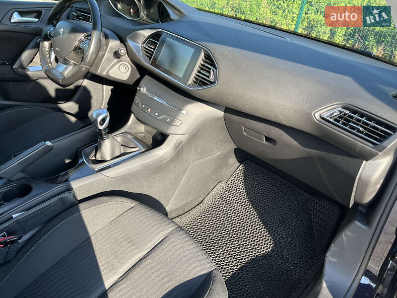 Універсал Peugeot 308 2016 в Виноградові