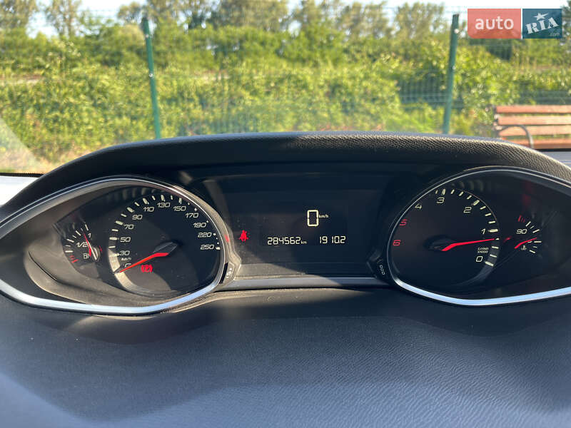 Універсал Peugeot 308 2016 в Виноградові