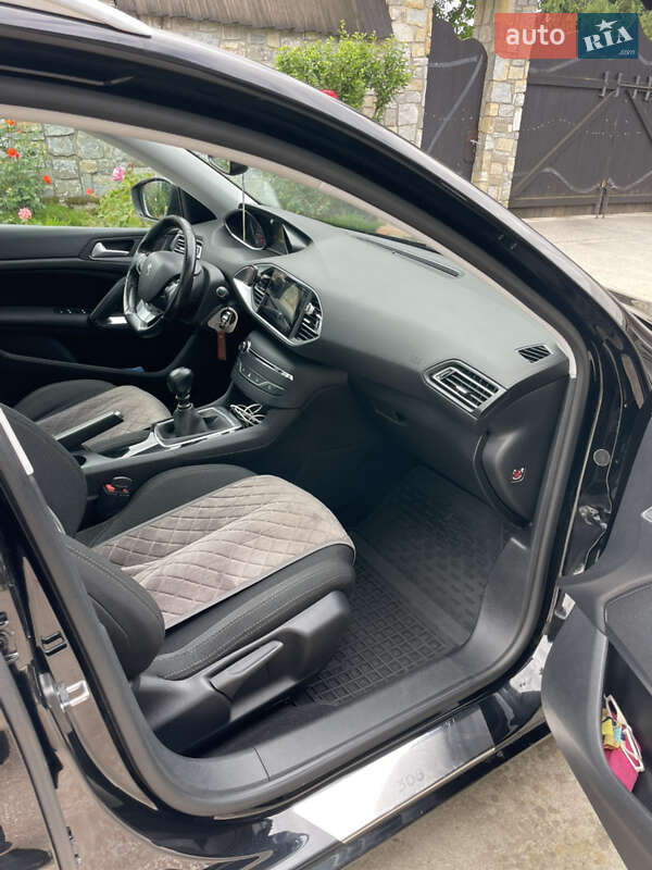 Універсал Peugeot 308 2015 в Косові