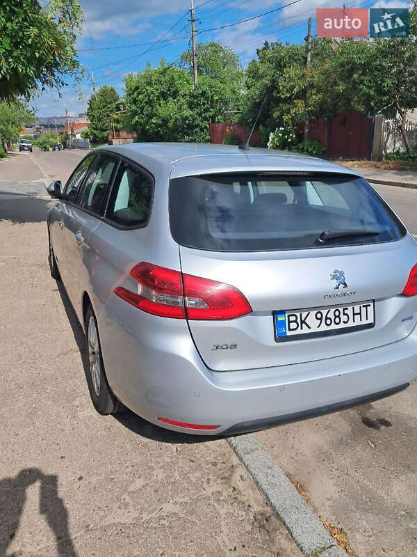 Универсал Peugeot 308 2015 в Ровно