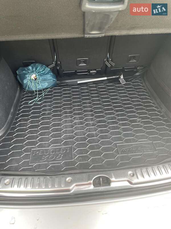 Універсал Peugeot 308 2010 в Чернівцях