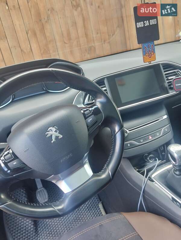 Універсал Peugeot 308 2015 в Маневичах