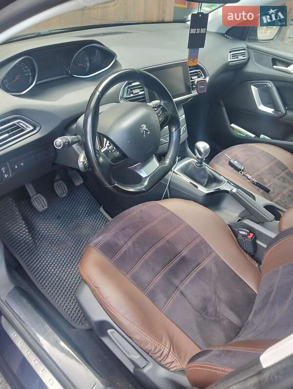 Універсал Peugeot 308 2015 в Маневичах