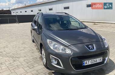 Универсал Peugeot 308 2012 в Брошневе-Осаде
