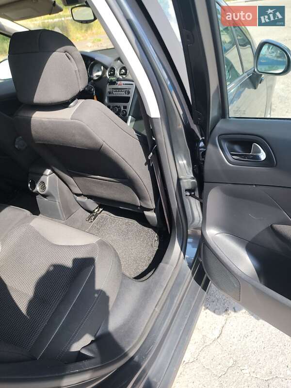 Хэтчбек Peugeot 308 2009 в Остроге