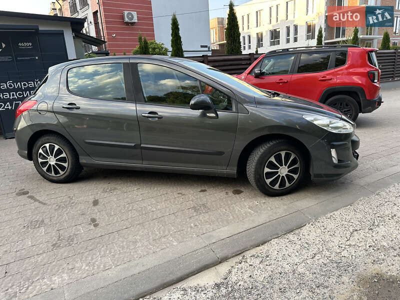 Хэтчбек Peugeot 308 2009 в Львове