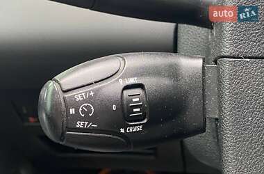 Хэтчбек Peugeot 308 2012 в 
