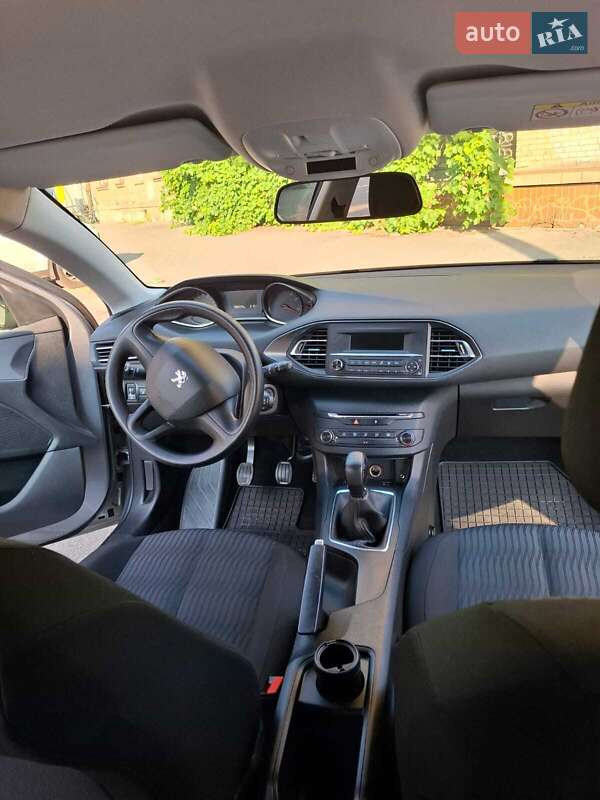 Хэтчбек Peugeot 308 2015 в Киеве