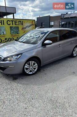 Универсал Peugeot 308 2015 в Остроге