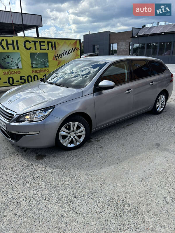 Универсал Peugeot 308 2015 в Остроге