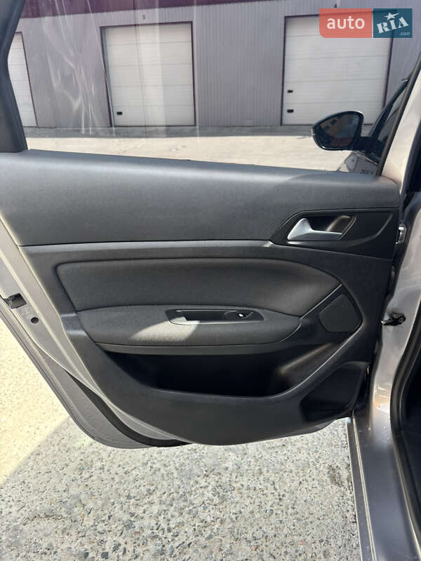 Универсал Peugeot 308 2015 в Остроге