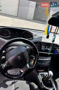 Универсал Peugeot 308 2015 в Остроге