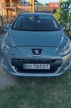 Хэтчбек Peugeot 308 2012 в Чорткове