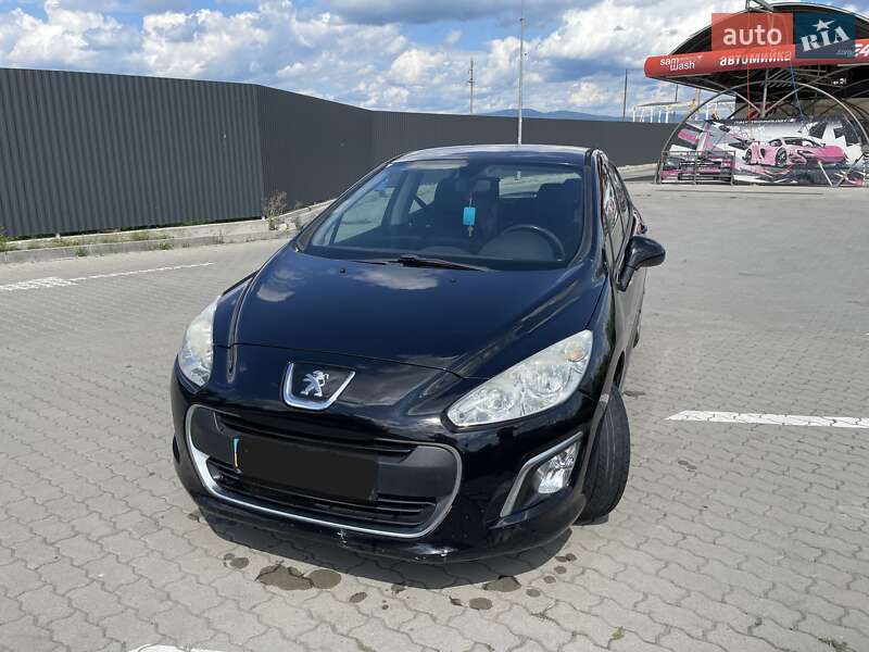 Хетчбек Peugeot 308 2011 в Ужгороді