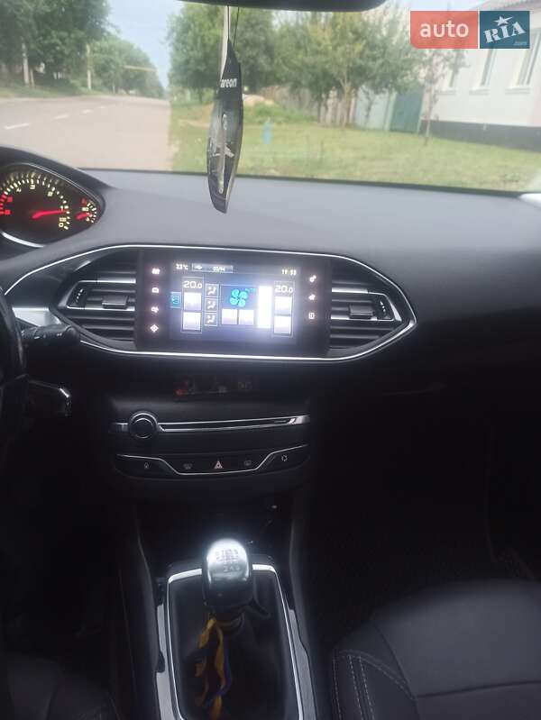 Універсал Peugeot 308 2015 в Глухові