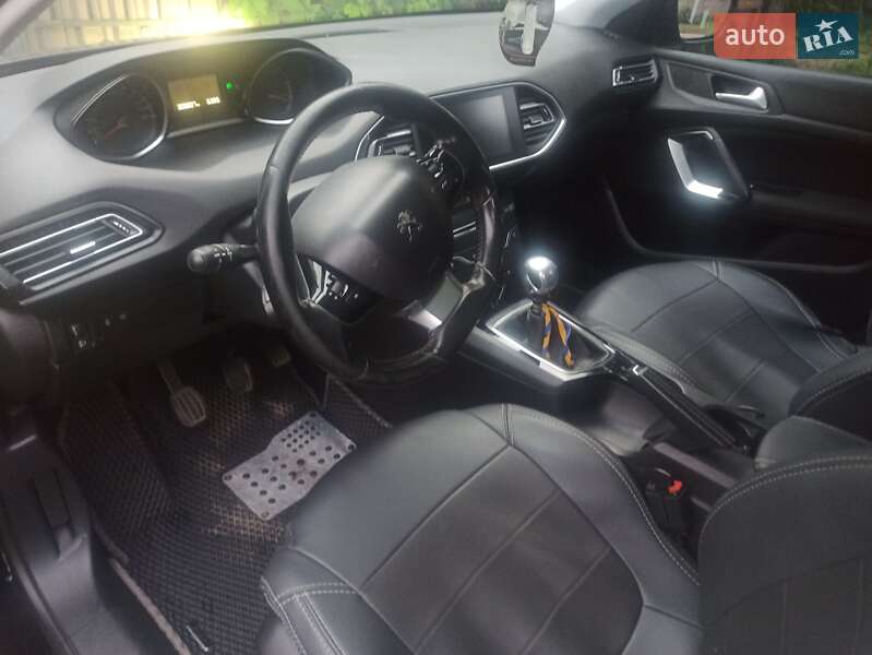 Універсал Peugeot 308 2015 в Глухові