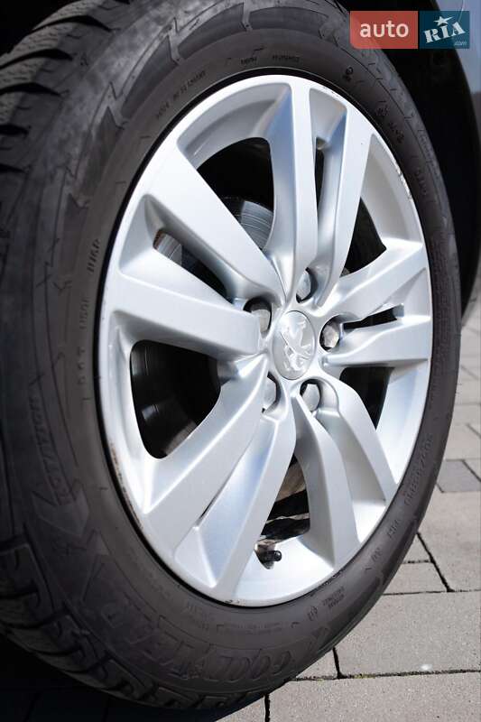 Универсал Peugeot 308 2015 в Брошневе-Осаде