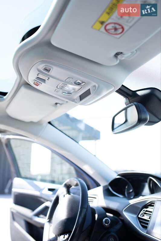 Универсал Peugeot 308 2015 в Брошневе-Осаде